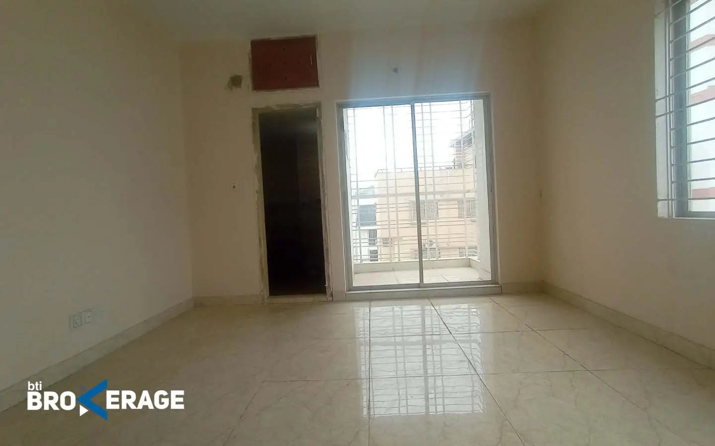 Ready flat for sale in Wari